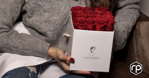 Flower Box "Sensitivity Red Roses" by VIA VENUS