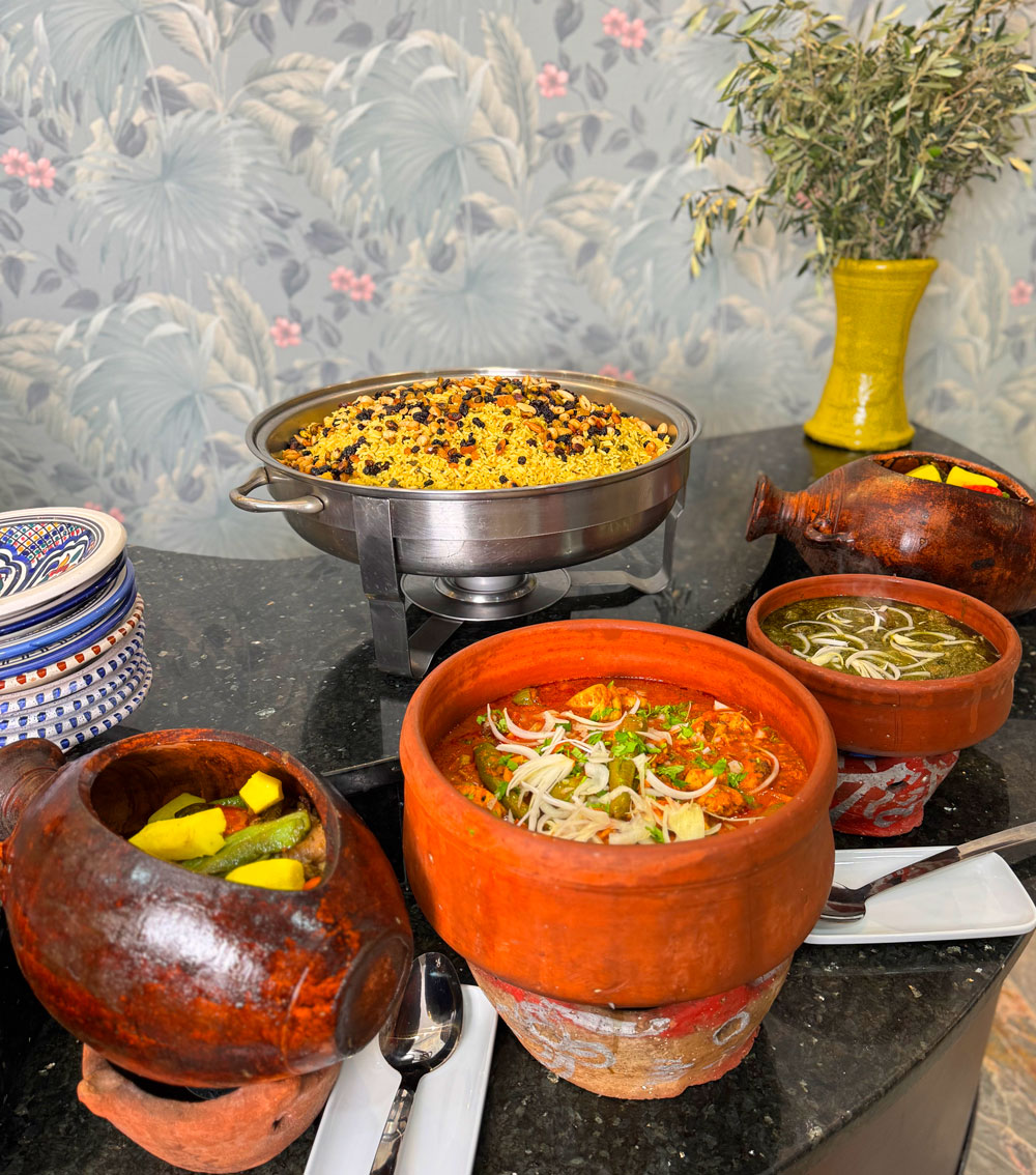 Iftar raffiné au Grand Hôtel Tunis pour Ramadan 2025, avec buffet traditionnel et ambiance élégante